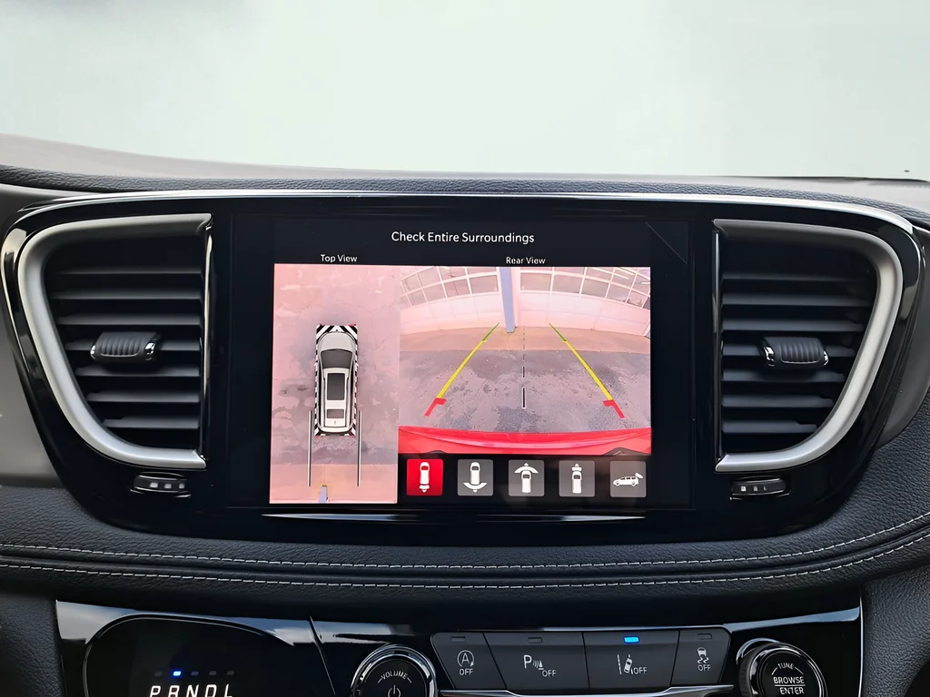 New 2026 Red Hot Pearl-Coat Exterior Paint Chrysler Select image 24