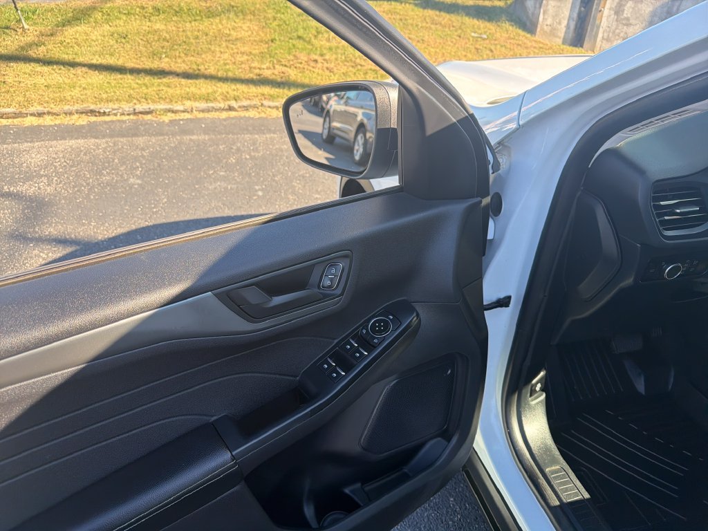 Used 2023 White Ford Active image 11