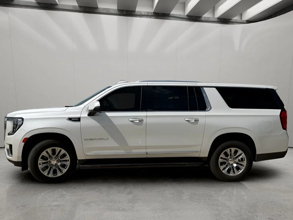 Used 2021 White Frost Tricoat GMC Denali image 2