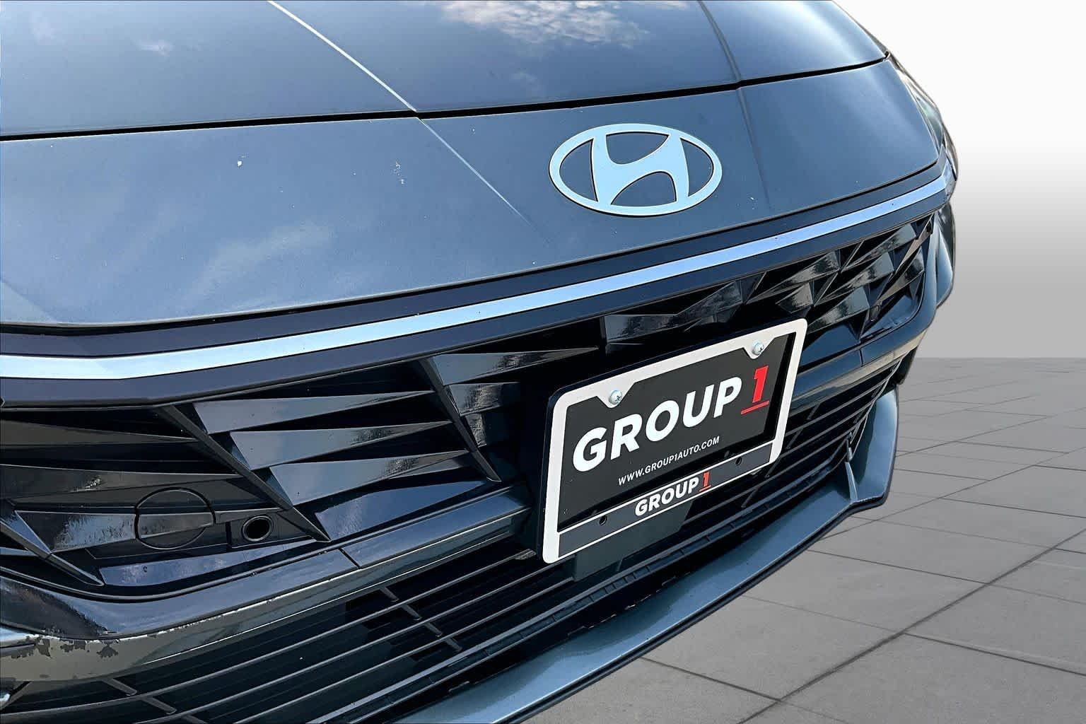 Used 2024 Amazon Gray Hyundai SEL image 30