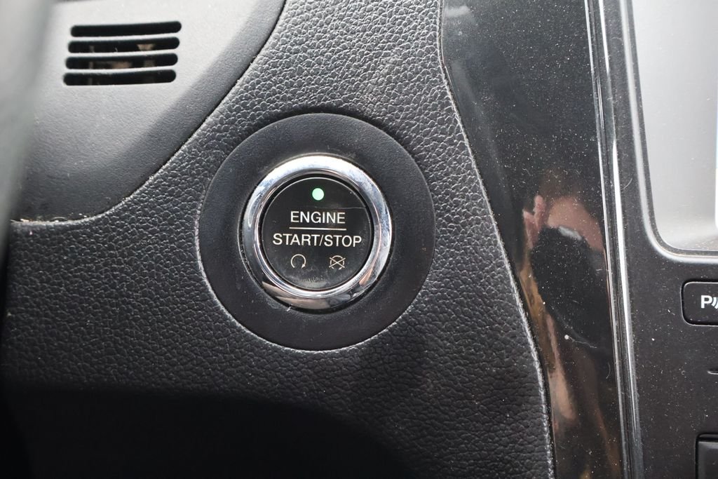 Used 2018 Shadow Black Ford XLT image 28