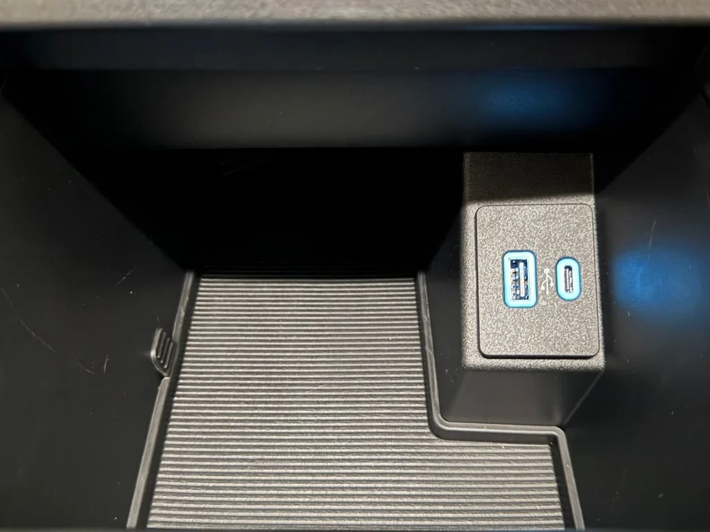New 2024 Black Ford SE image 30