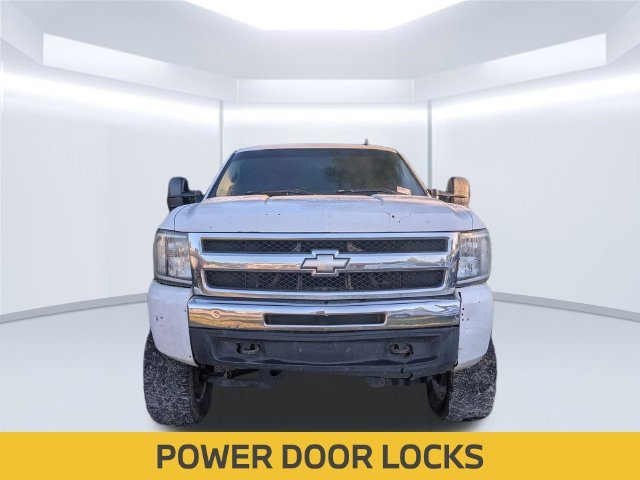 Used 2010 White Chevrolet LS image 4