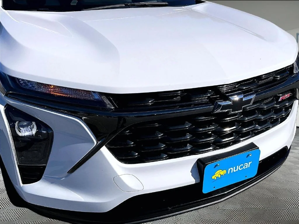 Used 2024 White Chevrolet 1RS image 32