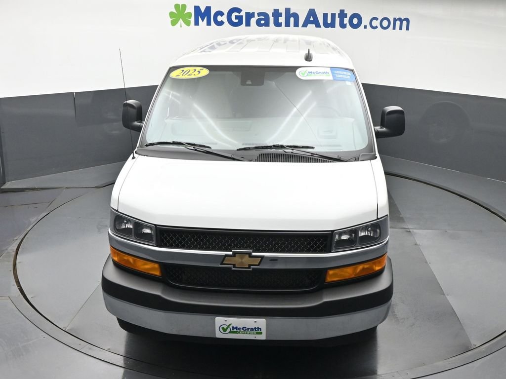 Used 2025 White Chevrolet LT image 28