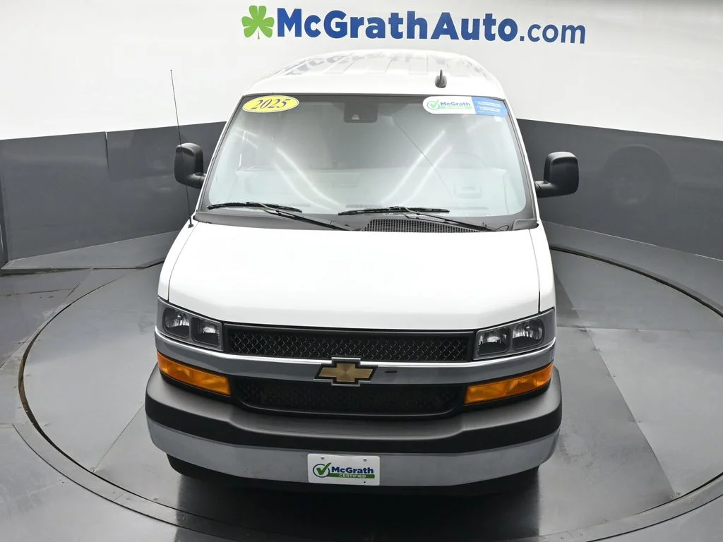 Used 2025 White Chevrolet LT image 28