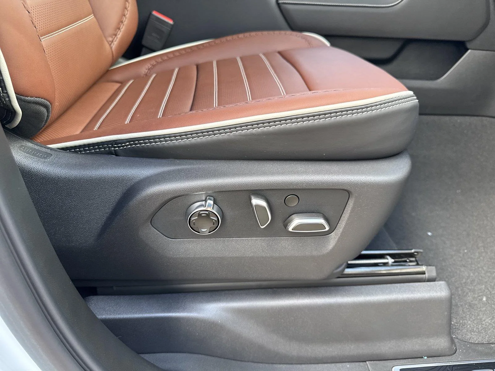 New 2026 Glacier White Tricoat GMC Denali Ultimate image 39