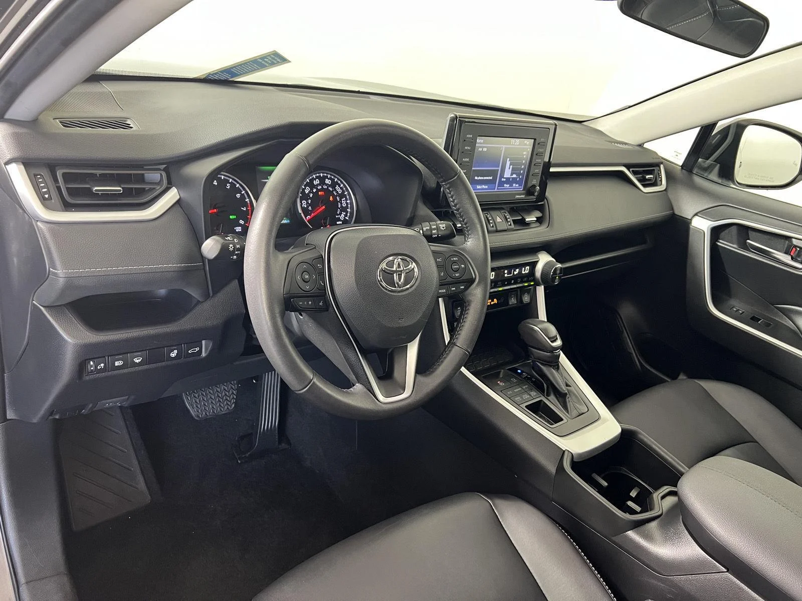 Used 2022 Magnetic Gray Metallic Toyota XLE Premium image 5