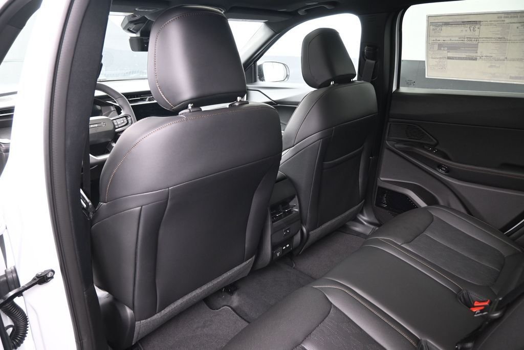 New 2026 Bright White Clear-Coat Exterior Paint Jeep Overland image 28