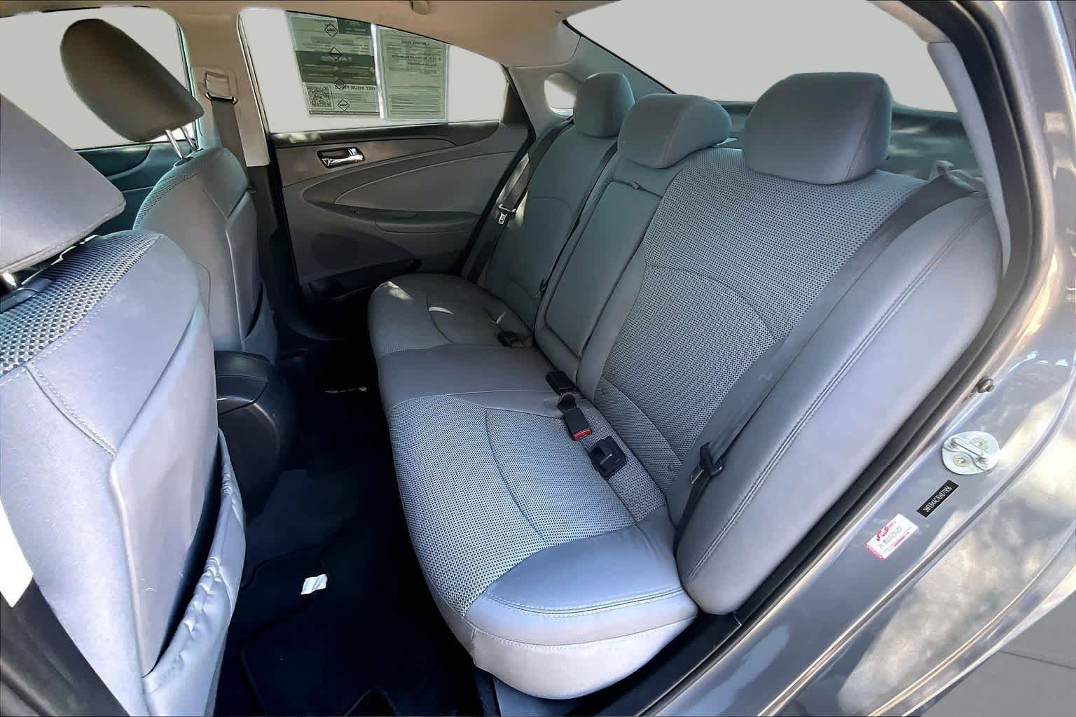 Used 2014 Harbor Gray Metallic Hyundai GLS image 21