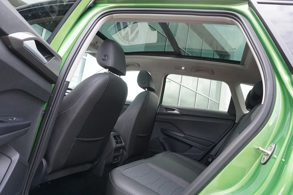 Certified Used 2025 Green Volkswagen 1.5T SE Black image 26