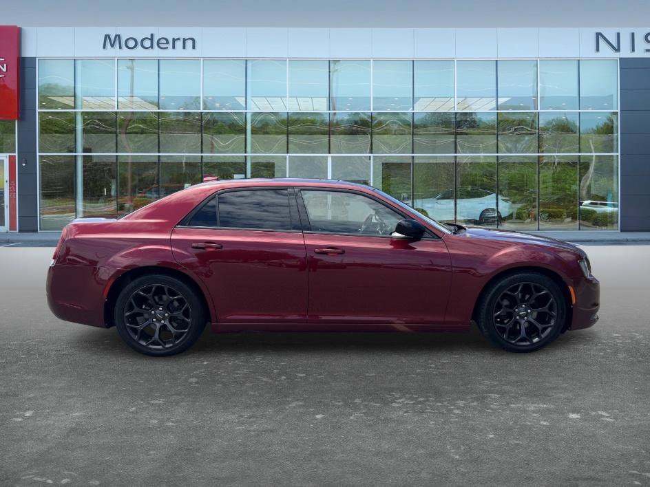 Used 2019 Velvet Red Pearlcoat Chrysler Touring image 4