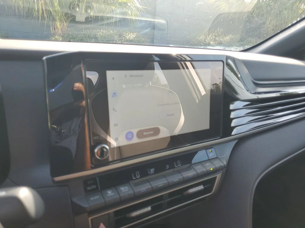 Used 2025  Toyota SE image 19