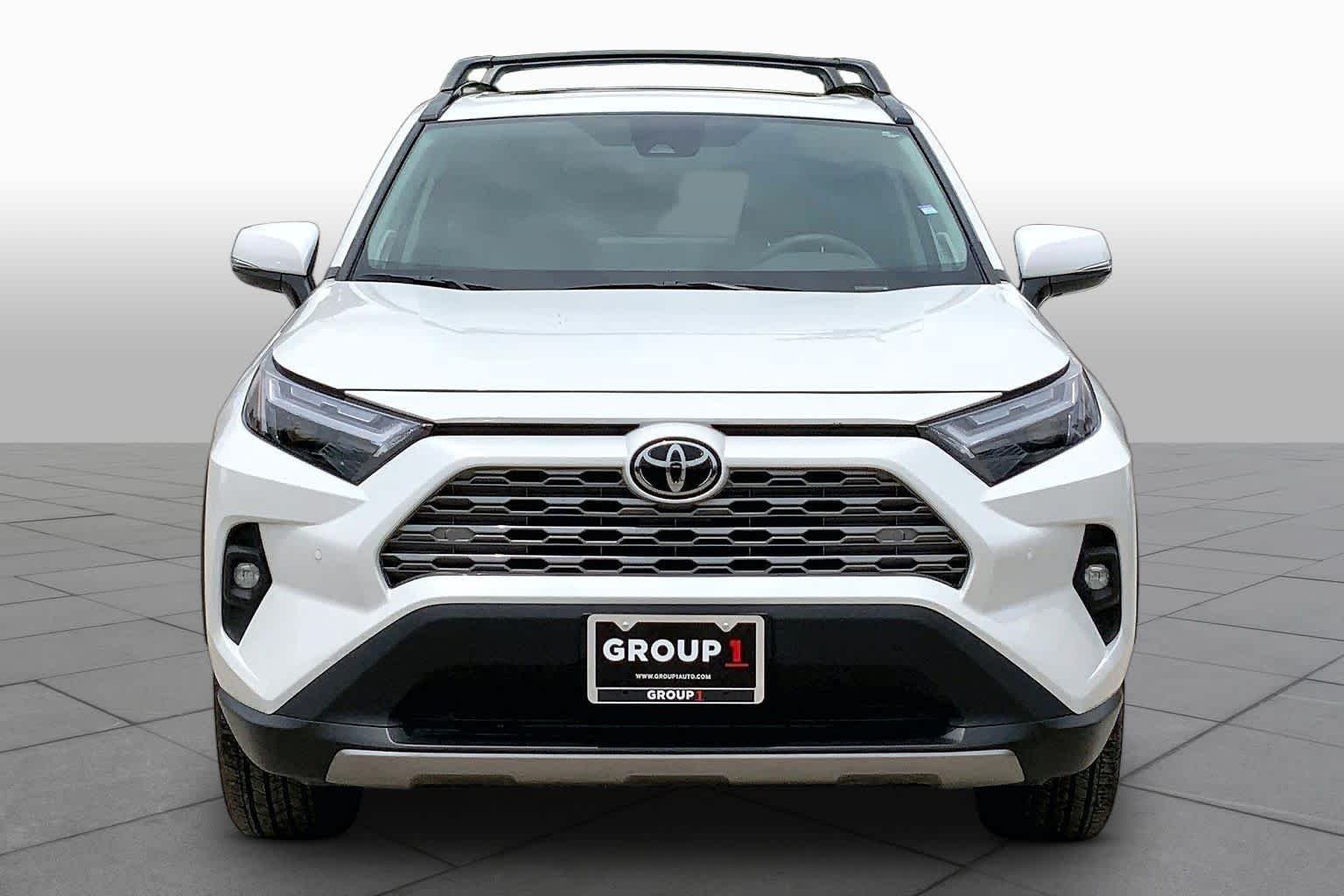 Used 2025 Wind Chill Pearl Toyota Limited image 4