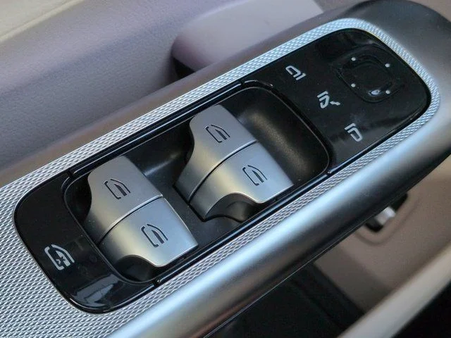 Certified Used 2026 White Mercedes-Benz GLC 300 image 25