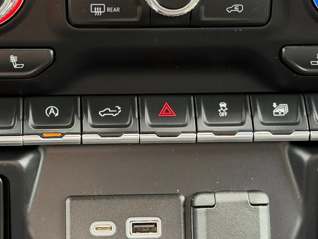 Used 2022 White GMC Elevation image 17