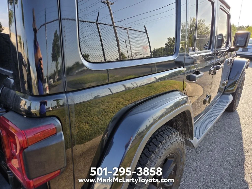Used 2019 Black Jeep Unlimited Sahara Altitude image 10