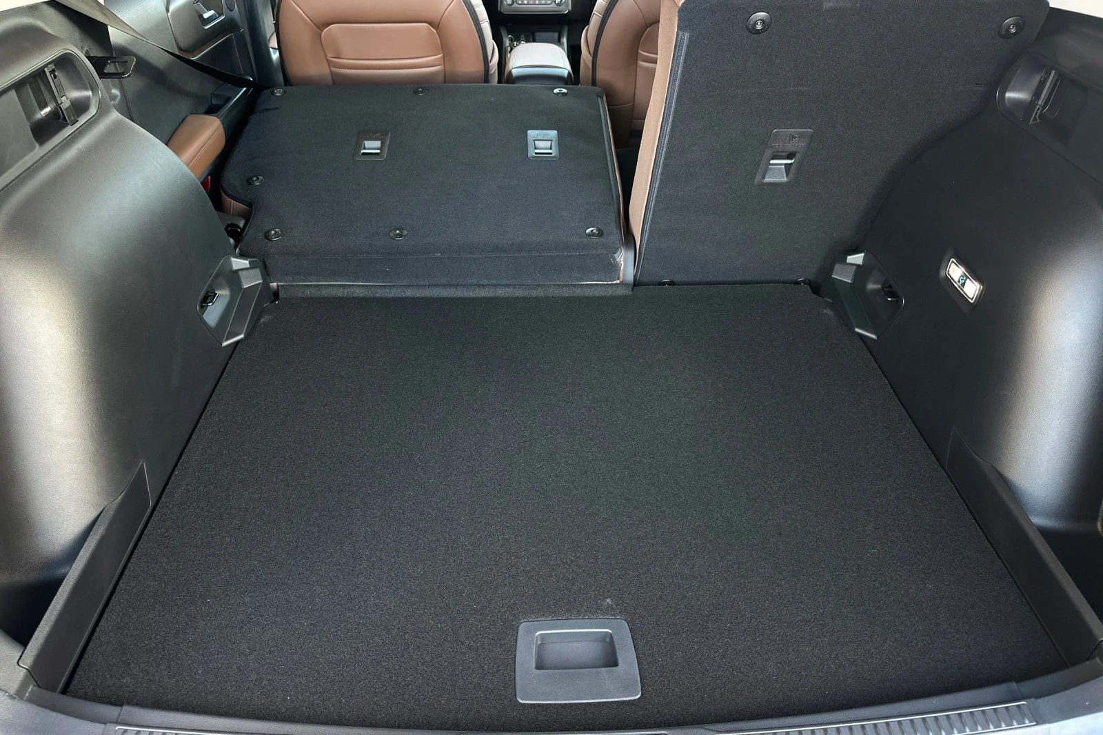 New 2026 Carbonized Gray Metallic Ford Outer Banks® image 14
