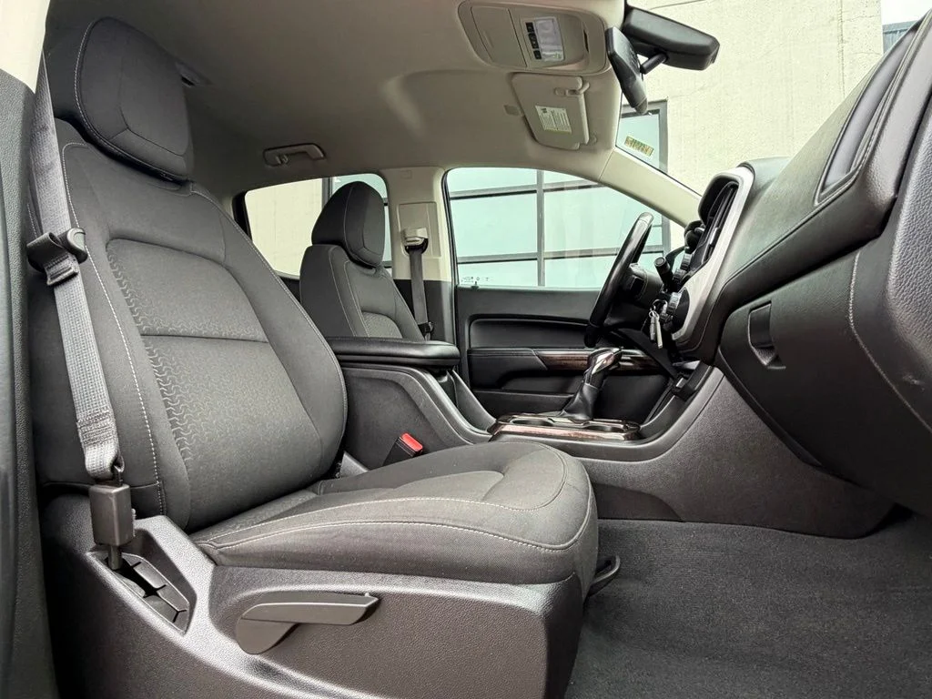 Used 2022 Gray GMC Elevation image 20
