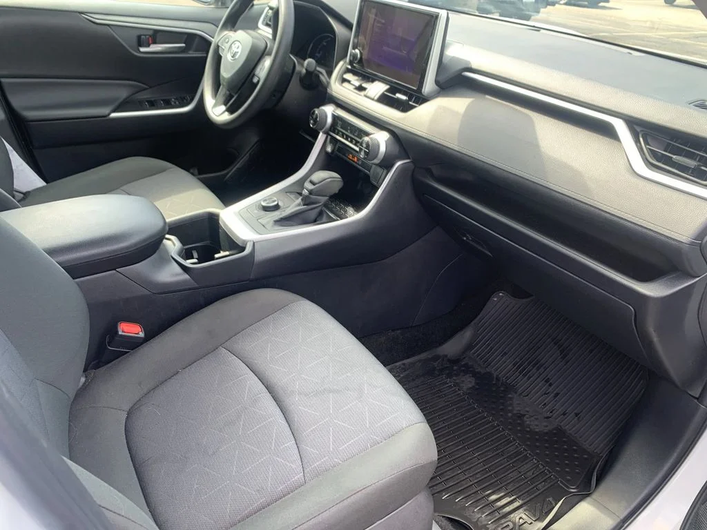 Used 2025 White Toyota XLE image 18