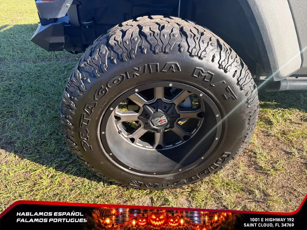 Used 2018  Jeep Sport S image 10