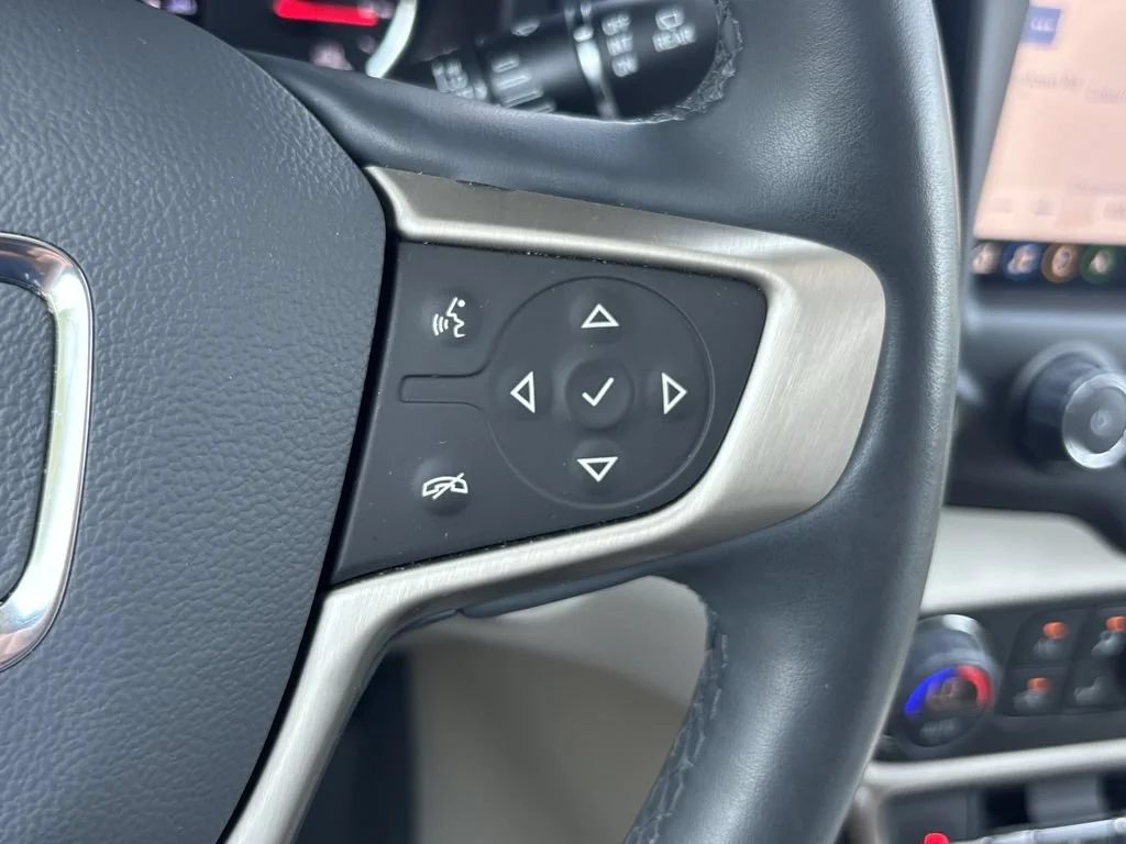 Used 2023 WHITE FROST TRICOAT GMC Denali image 30