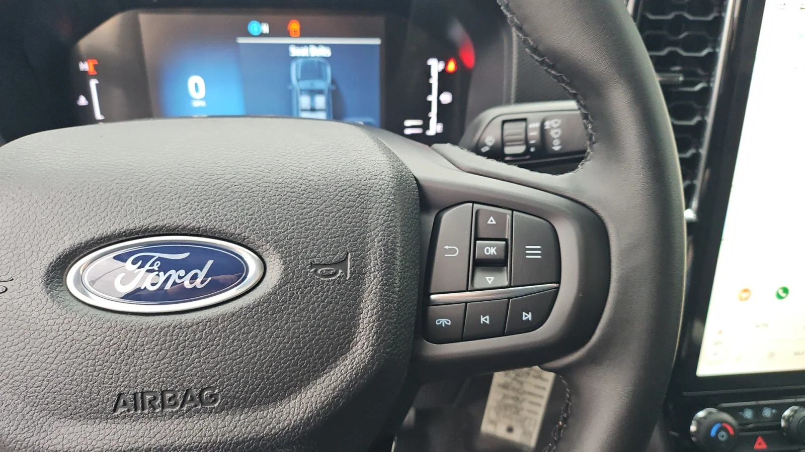 New 2025 Oxford White Ford XLT 4x4 image 12