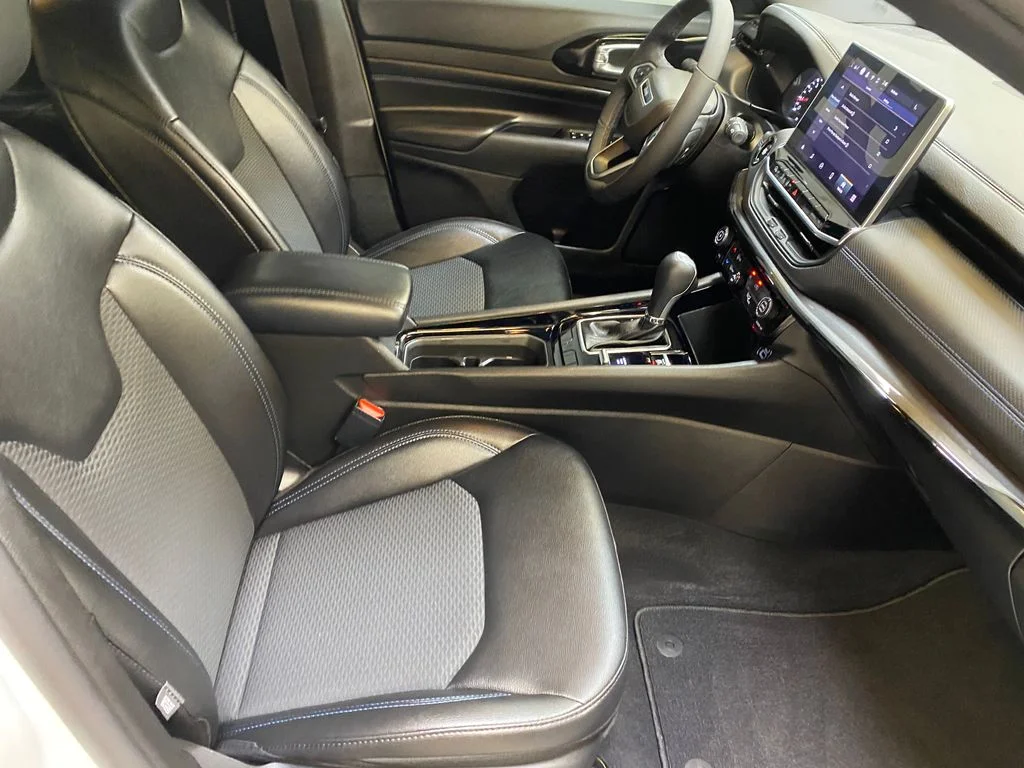Used 2026 White Jeep Latitude image 25