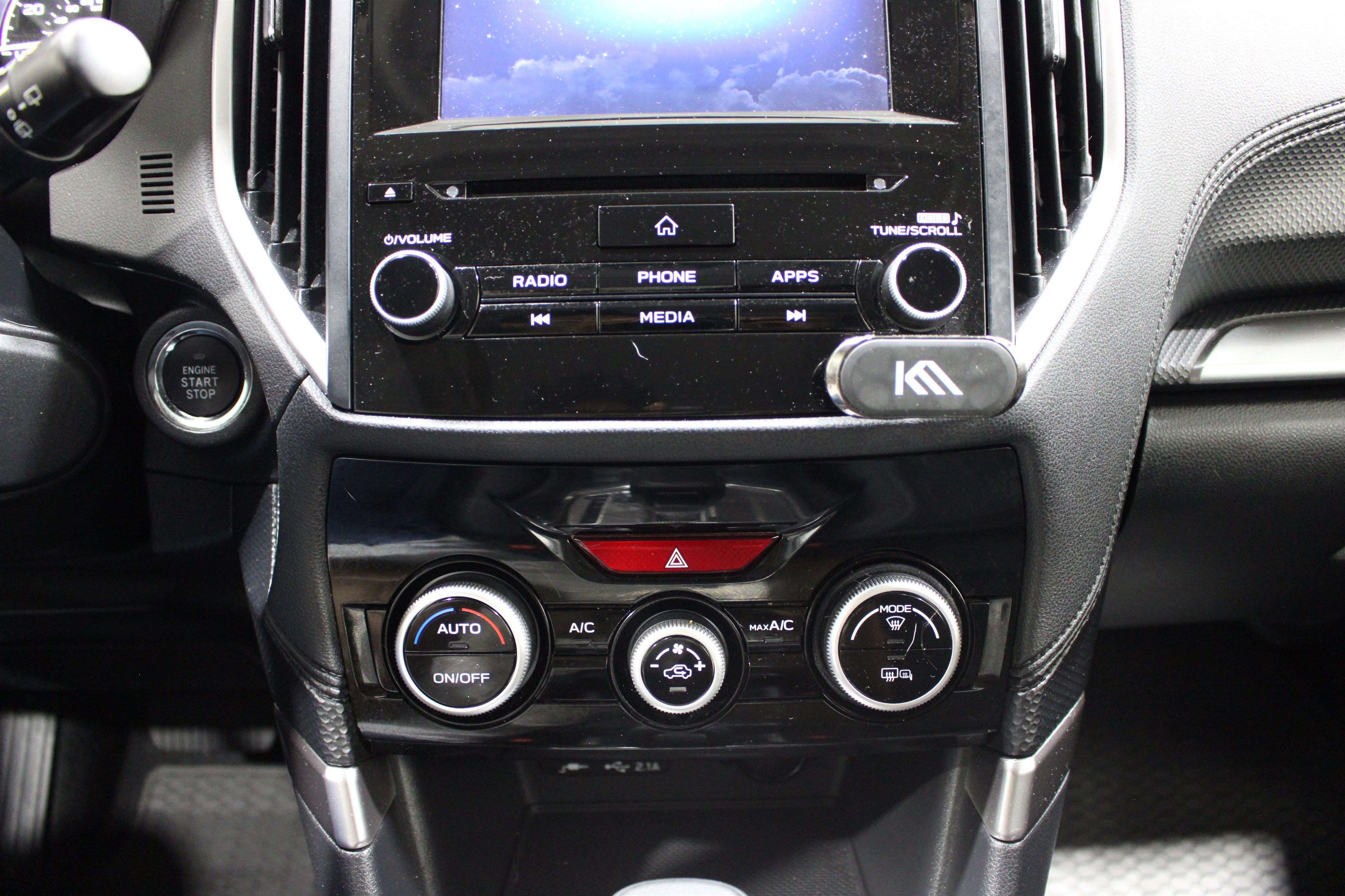 Used 2020 Ice Silver Metallic Subaru Premium image 17