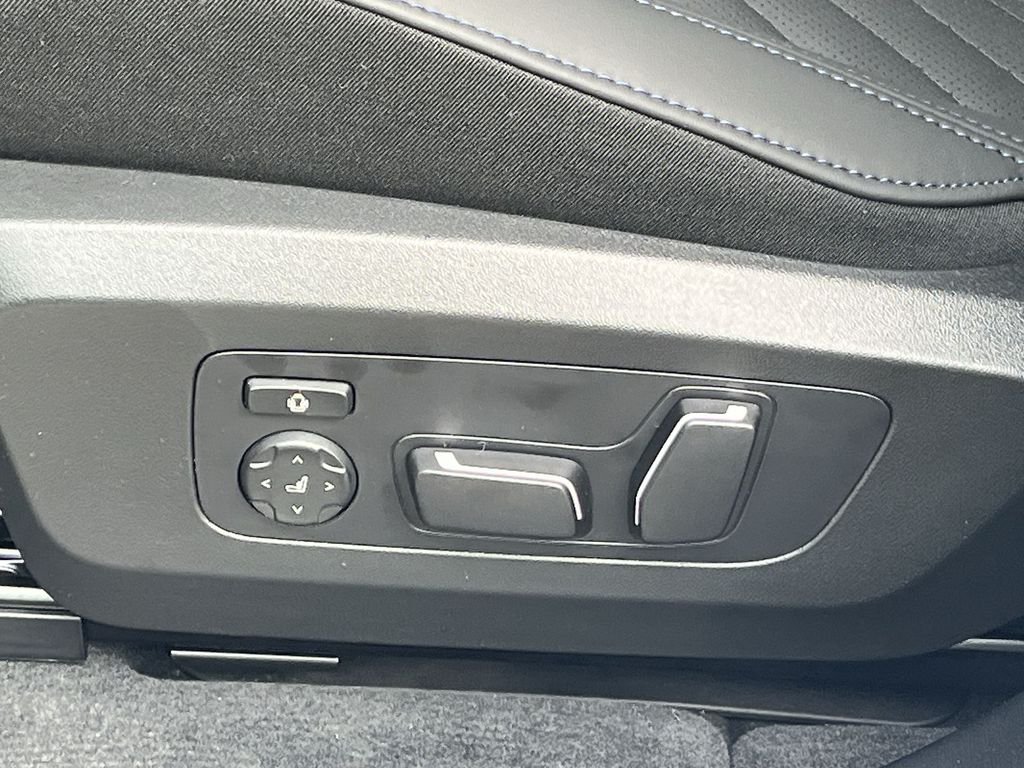 Used 2026 White BMW M50 xDrive image 12