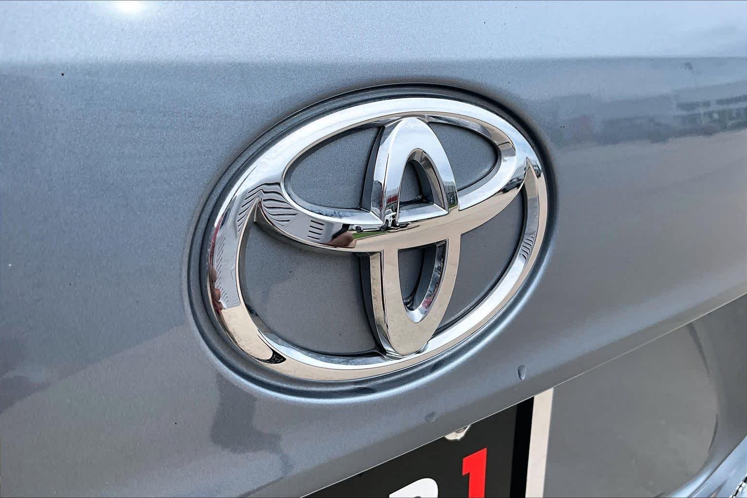 Used 2024 Moon Dust Toyota Platinum image 30