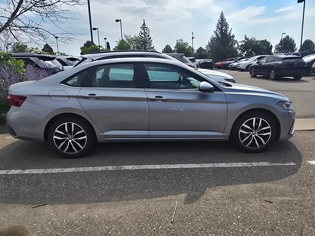 Used 2025 Gray Volkswagen SE image 6