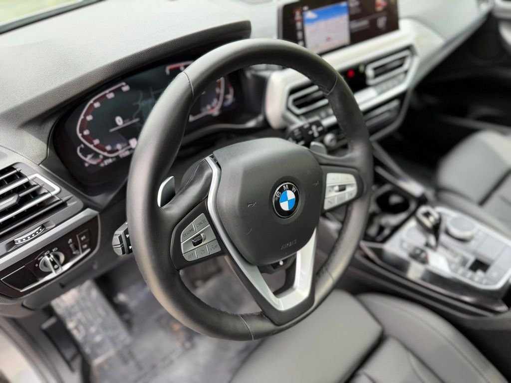 Used 2024 Gray BMW xDrive30i image 17