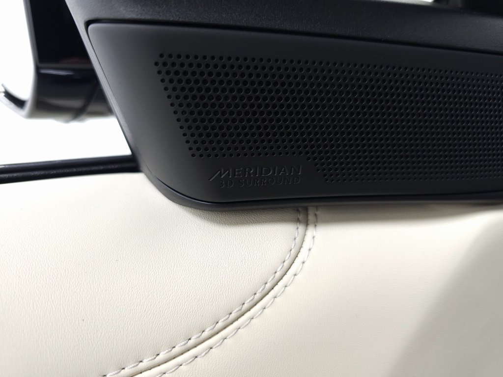 2025 Land Rover Range Rover SE - Photo 12