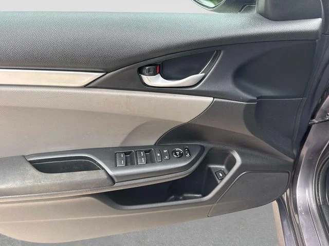 Used 2017  Honda LX image 11