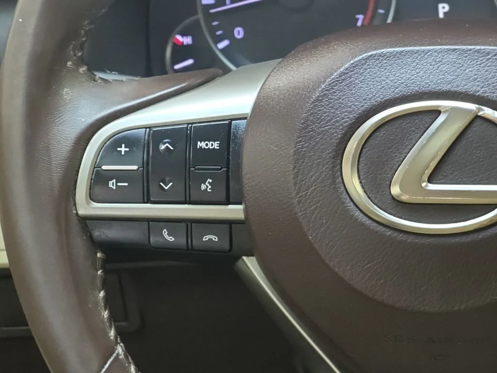 Used 2018 White Lexus 350 image 17