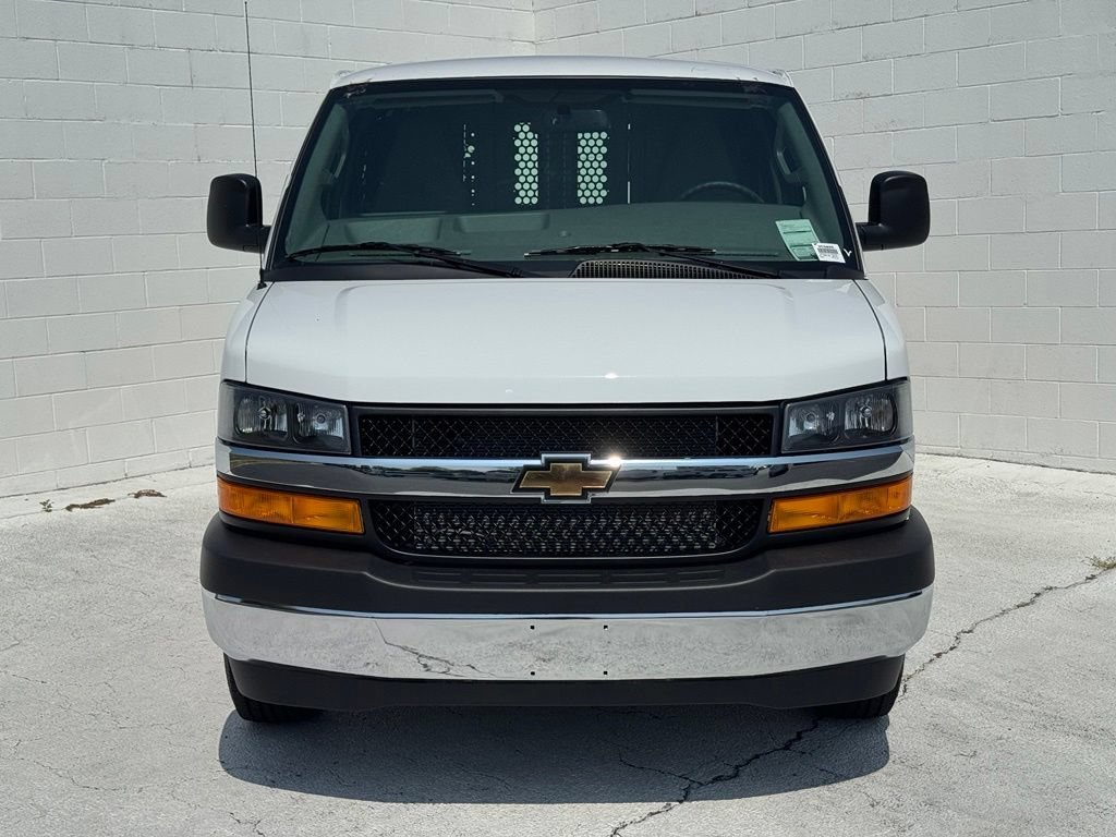 New 2026 Summit White Chevrolet WT image 7