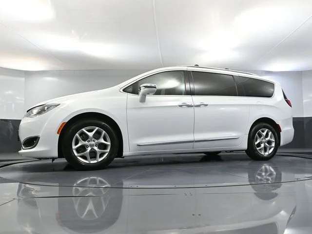 Used 2020 White Chrysler Limited image 57