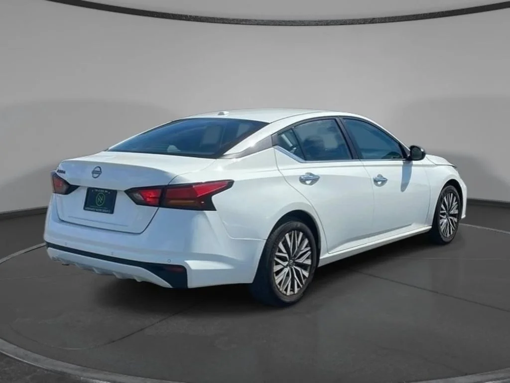 2025 Nissan Altima SV - Photo 7