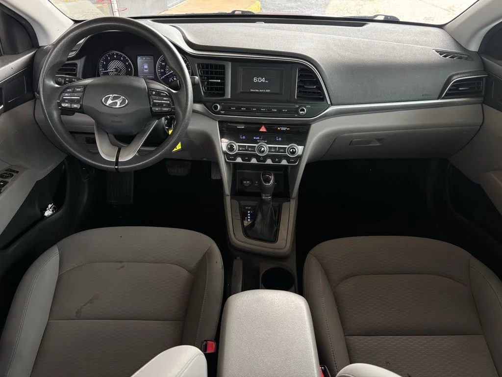 Used 2020 Red Hyundai SE image 18