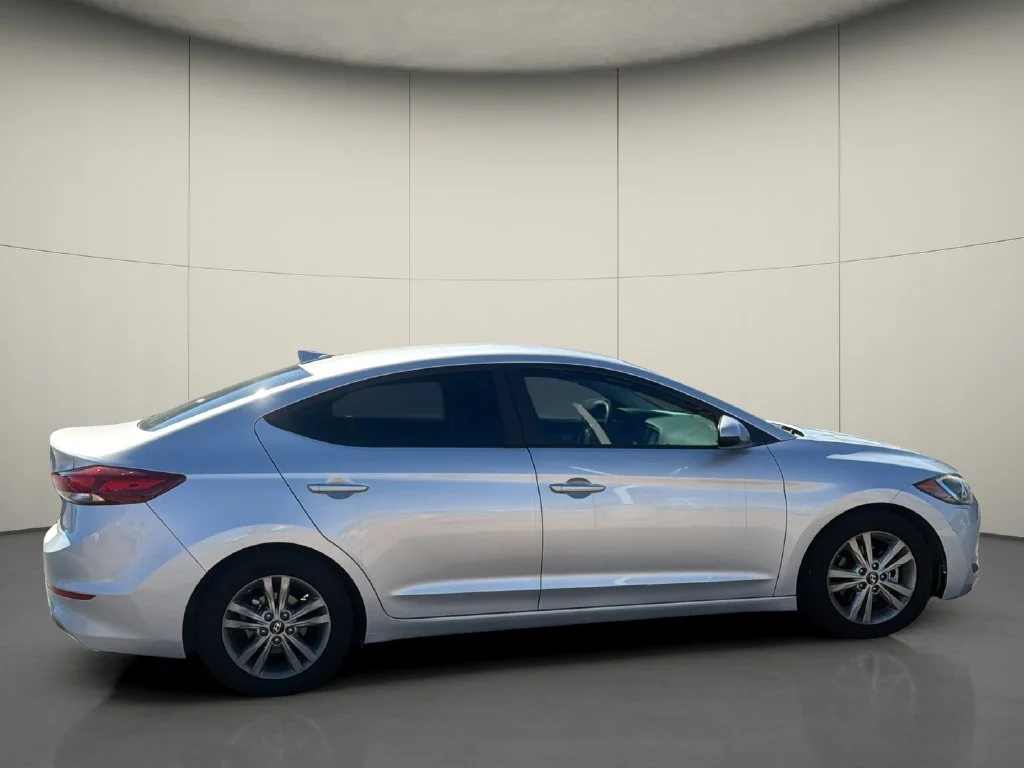 Used 2018 Silver Hyundai SEL image 8