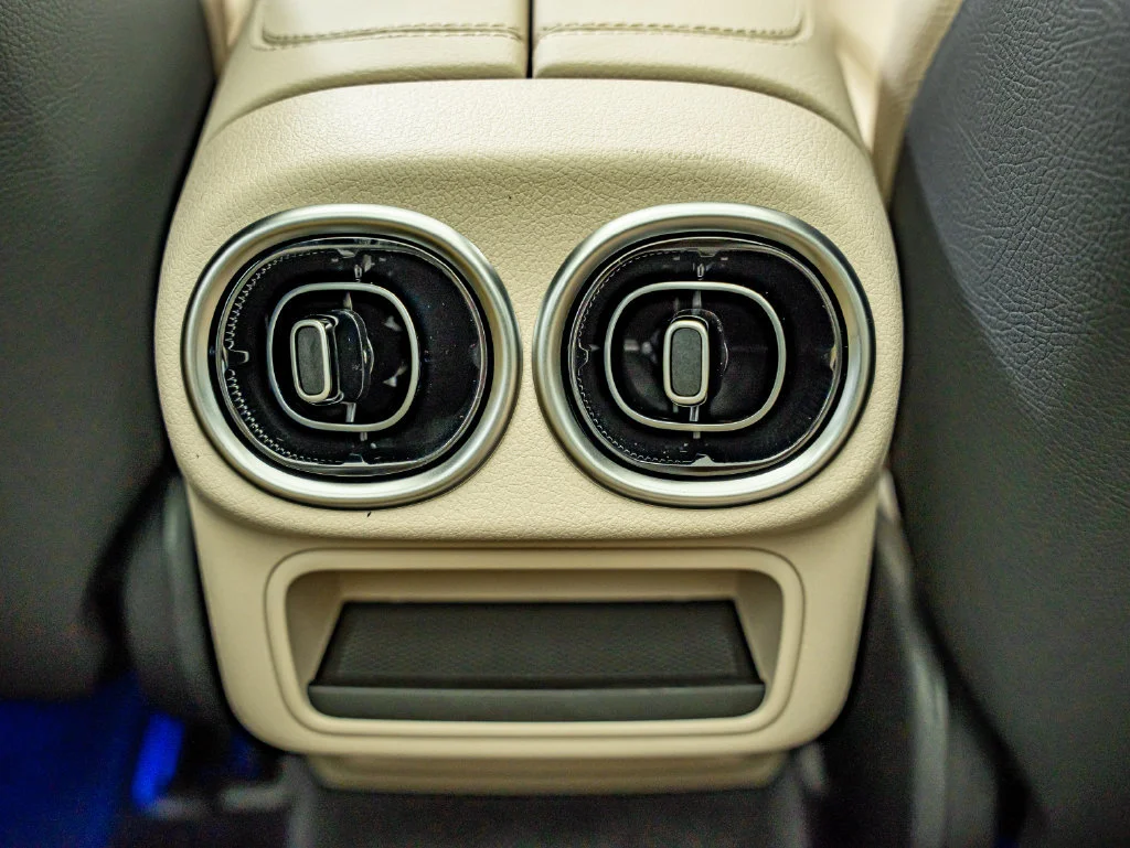New 2026 Polar White Mercedes-Benz GLC 300 image 32