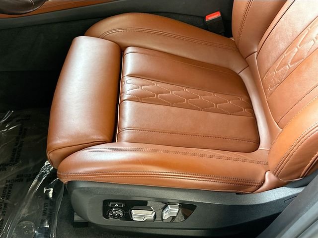 Used 2023 White BMW xDrive40i image 19