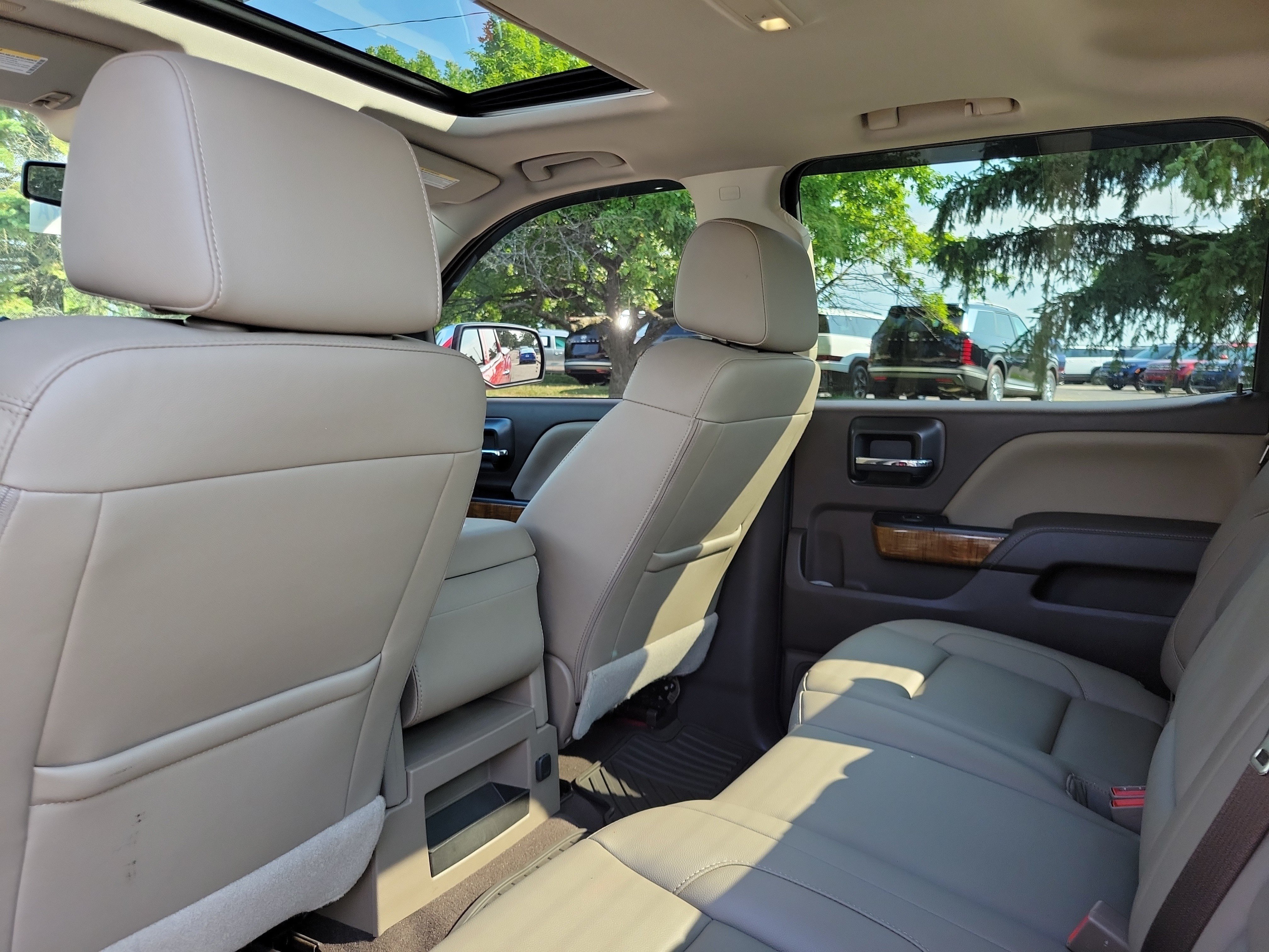 Used 2018 Cardinal Red GMC SLT image 14