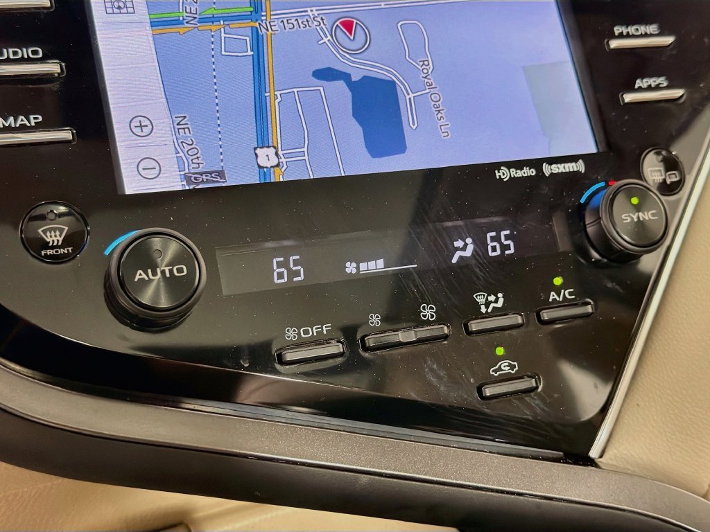 Used 2018 Beige Toyota XLE image 16