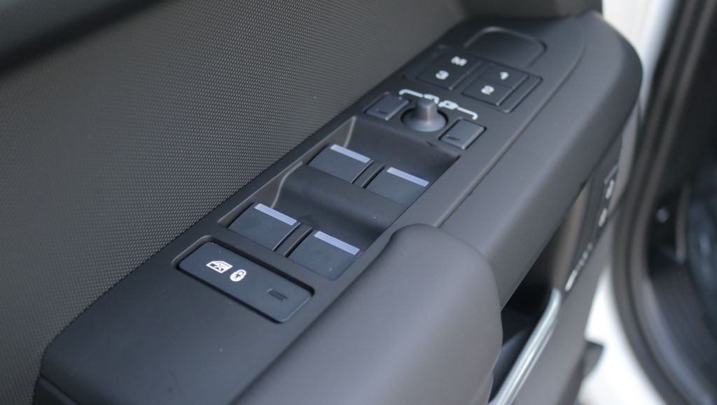 New 2026 Fuji White LAND ROVER X-Dynamic SE image 10