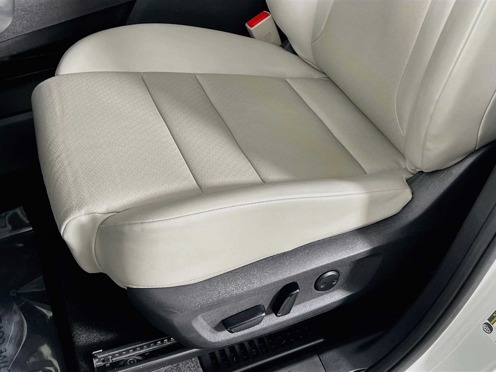 Used 2023 Pearl White Tricoat Nissan SV image 19