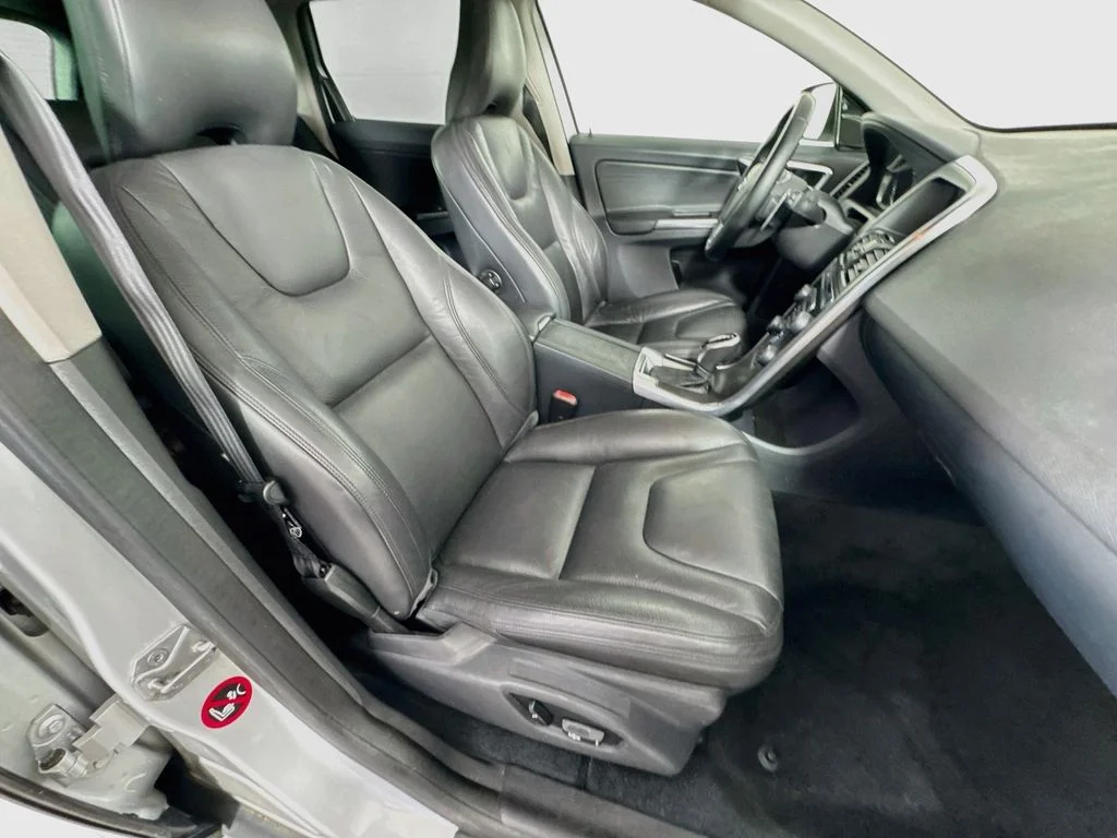 Used 2014 Silver Volvo  image 35