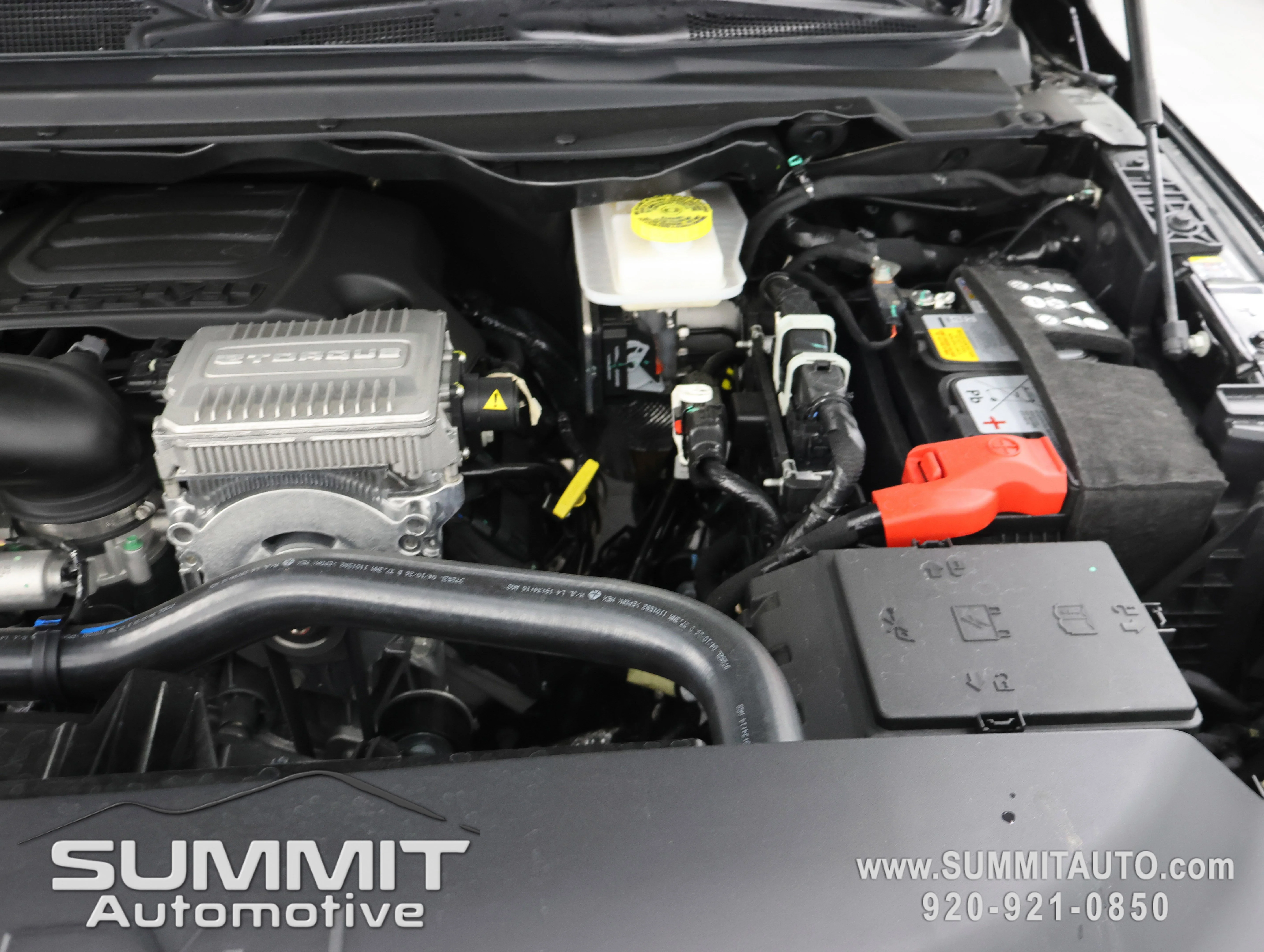 New 2026 Diamond Black Crystal Pearl-Coat Exterior Paint RAM Laramie image 19