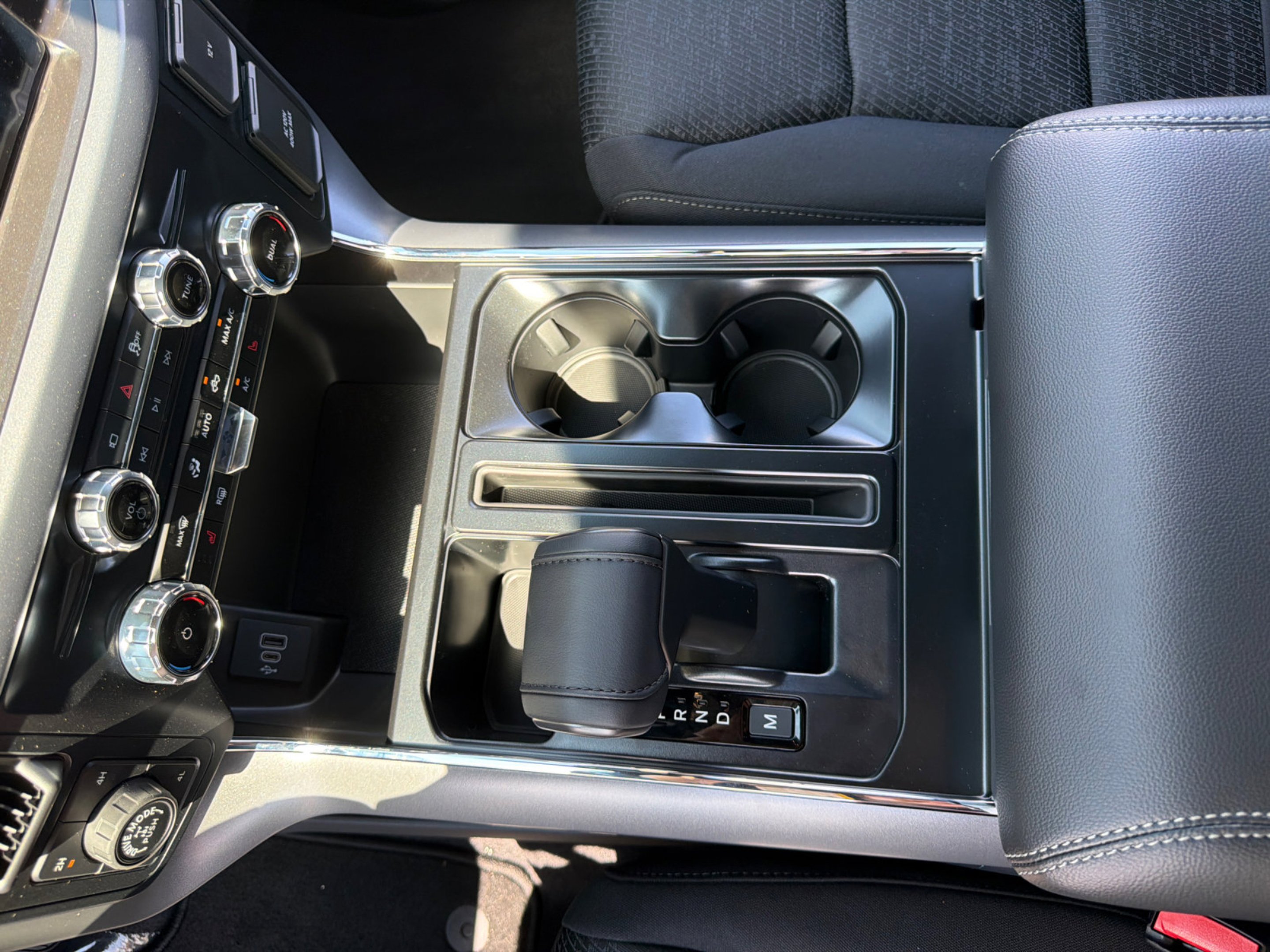 New 2026 Agate Black Metallic Ford XLT image 30
